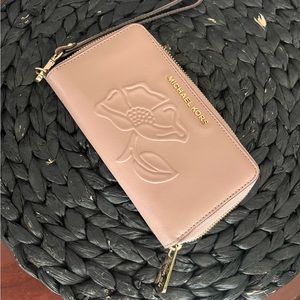 Michael Kors wallet/phone case wristlet. Excellent condition used a few times
